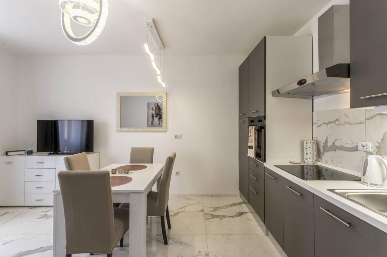 Royal Gold Apartment 沃迪切 外观 照片